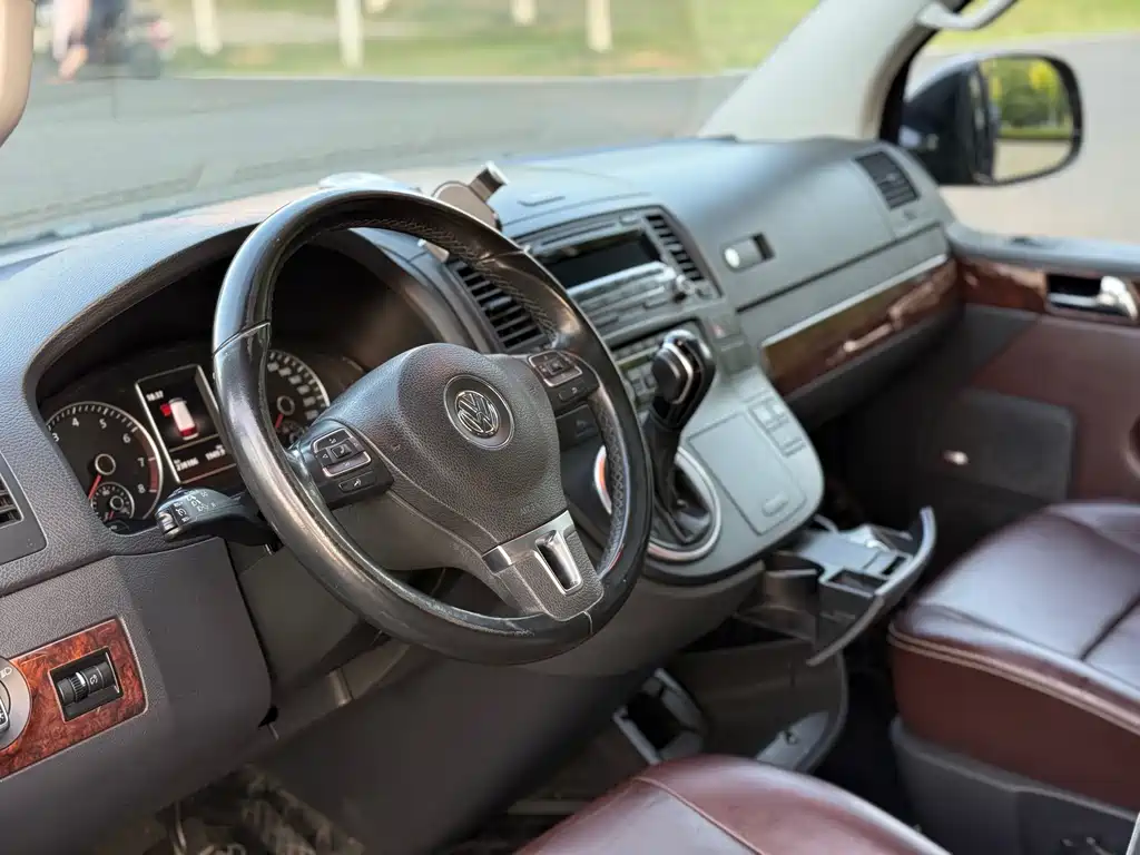 Volkswagen Multivan 2015 — фото 15