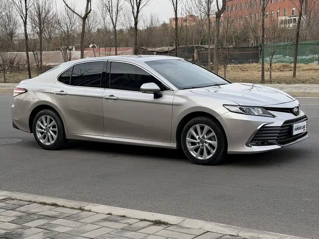 Toyota Camry 2022 — фото 3