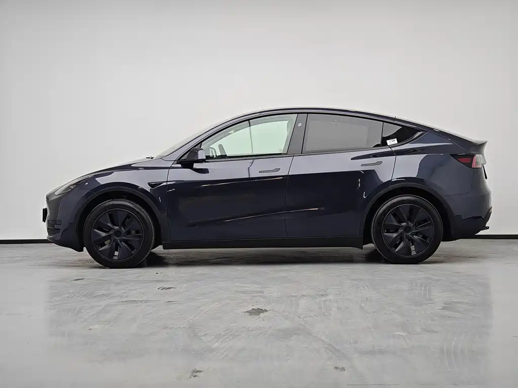 Tesla Model Y 2024 — фото 17