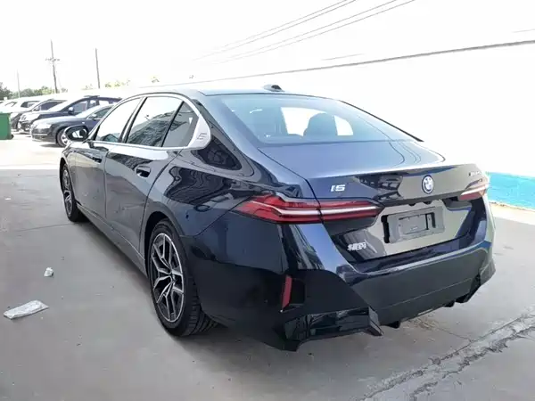 BMW i5 2025