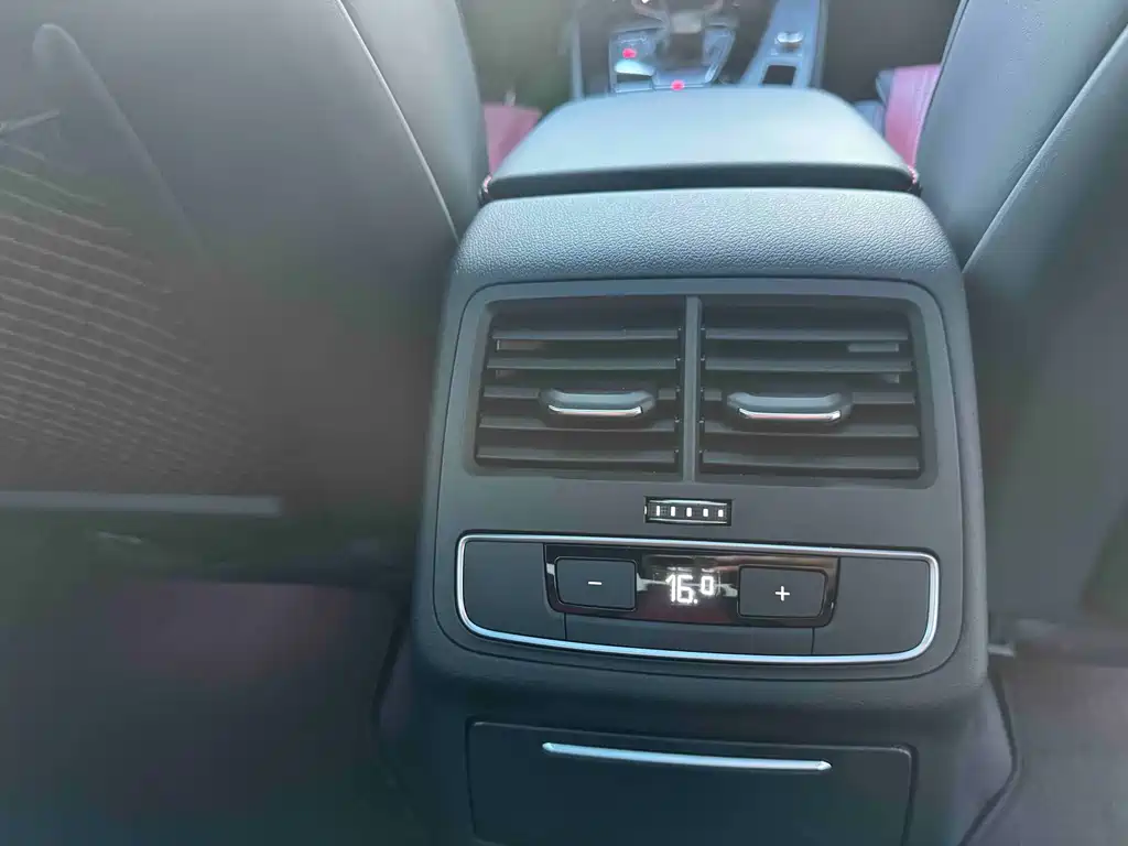 Audi A4L 2025 — фото 23
