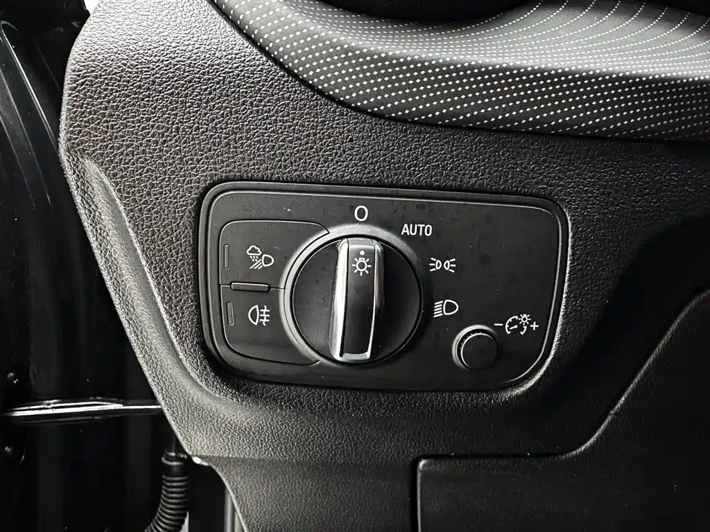 Audi Q2L 2023 — фото 15