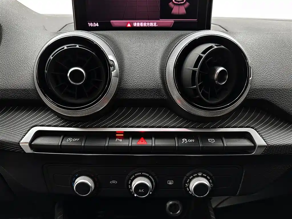 Audi Q2L 2023 — фото 17