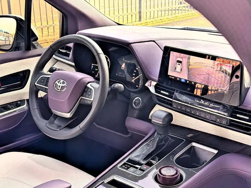 Toyota Sienna — фото 11