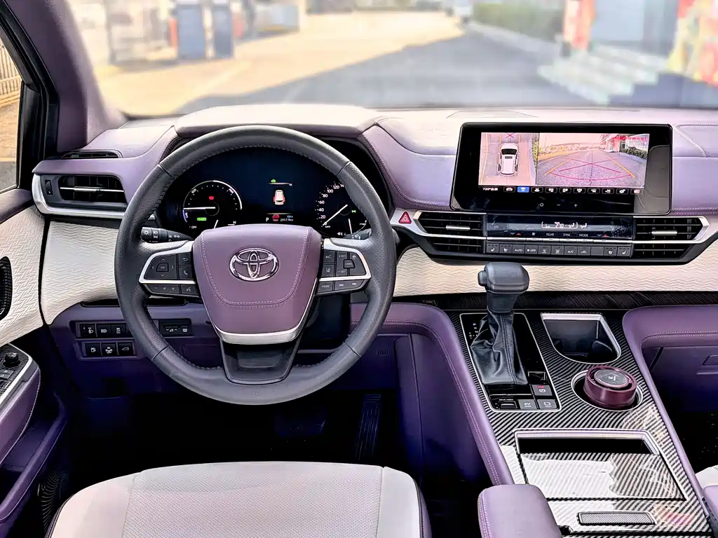 Toyota Sienna — фото 13