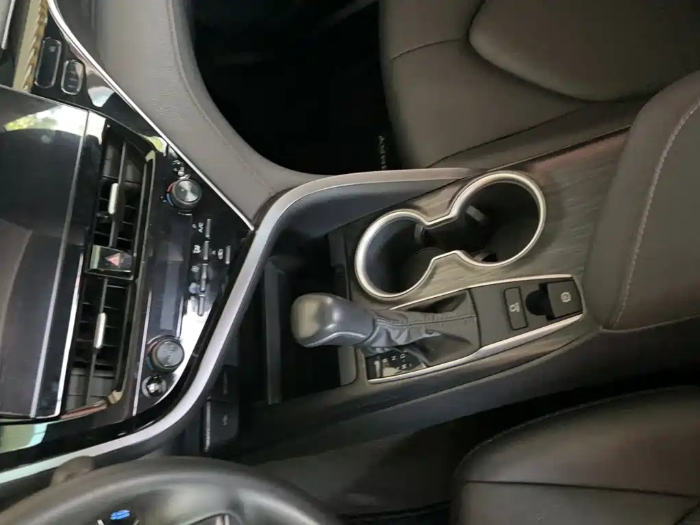 Toyota Camry 2023 — фото 22