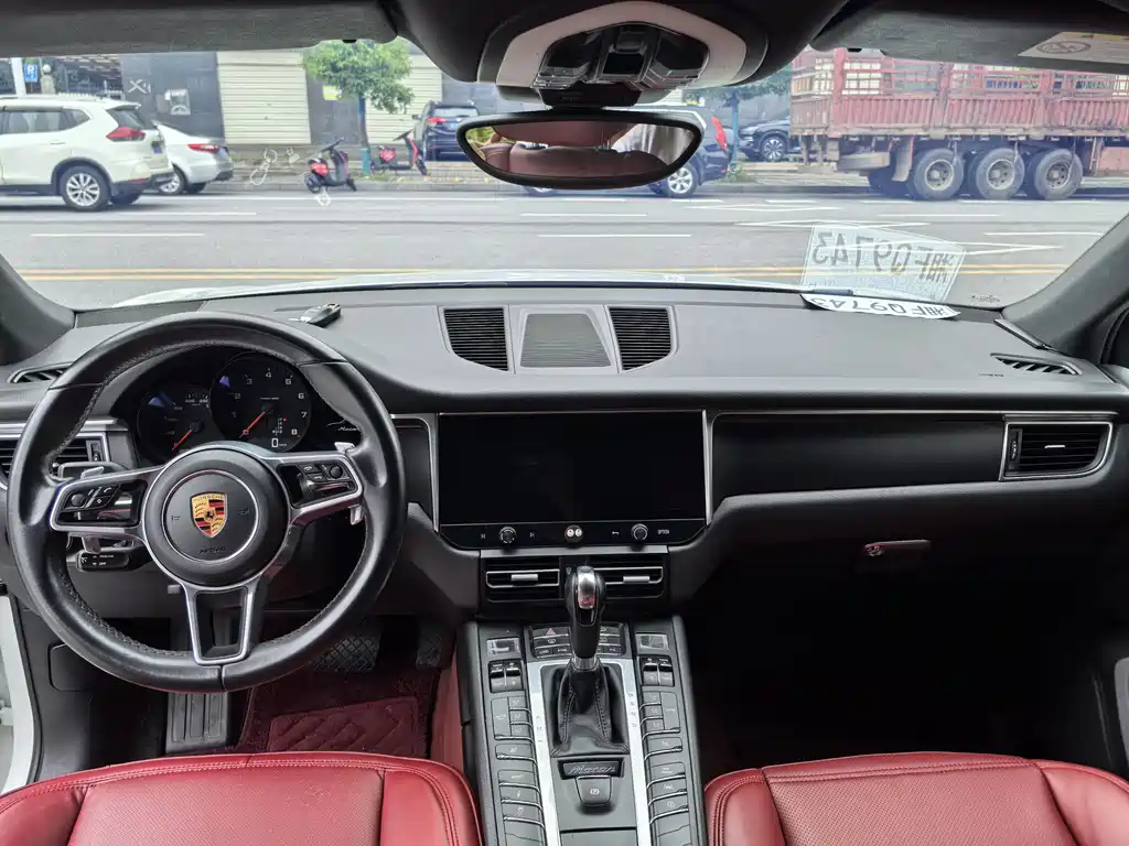 Porsche Macan 2018 — фото 10