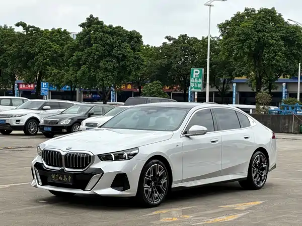 BMW 5 Series 2024
