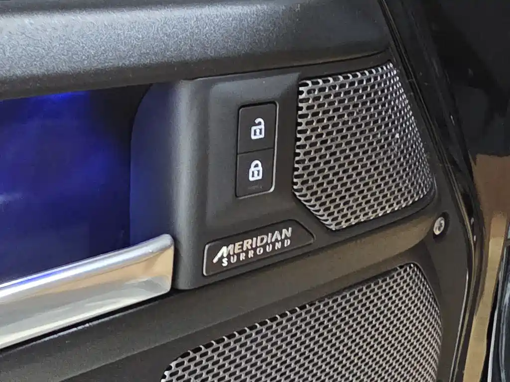 Land Rover Defender 2024 — фото 10