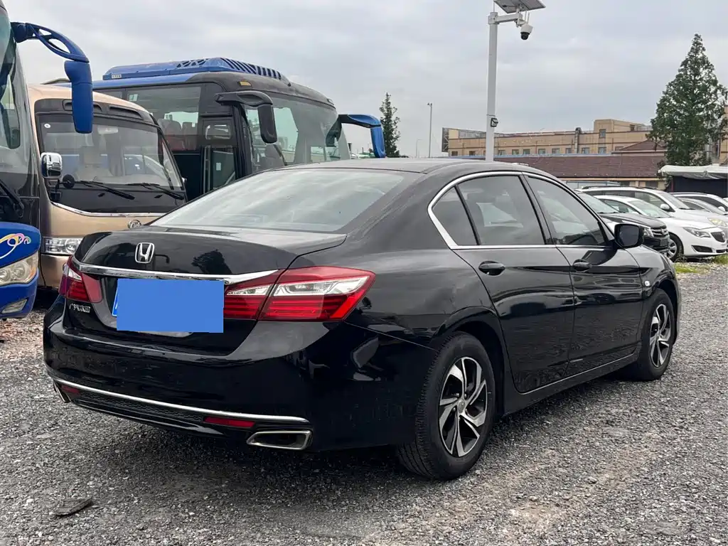 Honda Accord 2017 — фото 6
