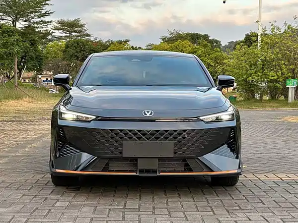 Changan UNI-V 2024