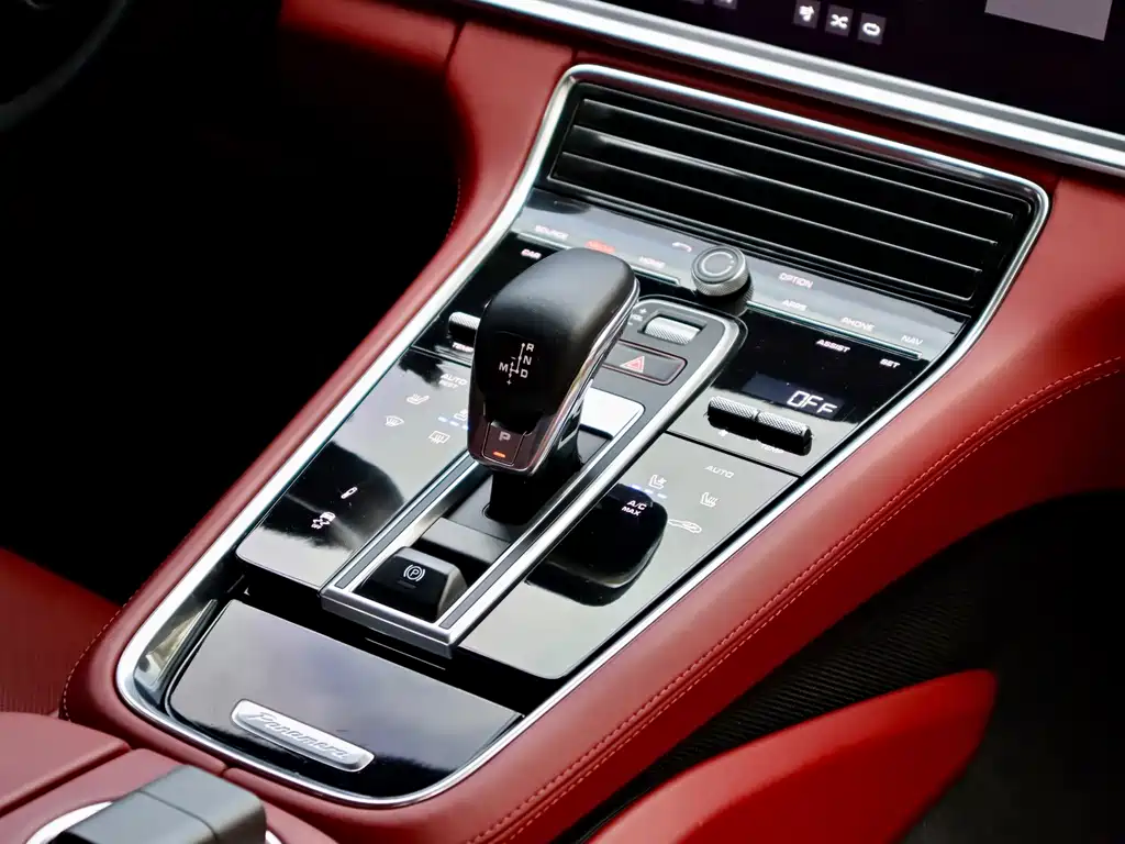 Porsche Panamera 2019 — фото 16