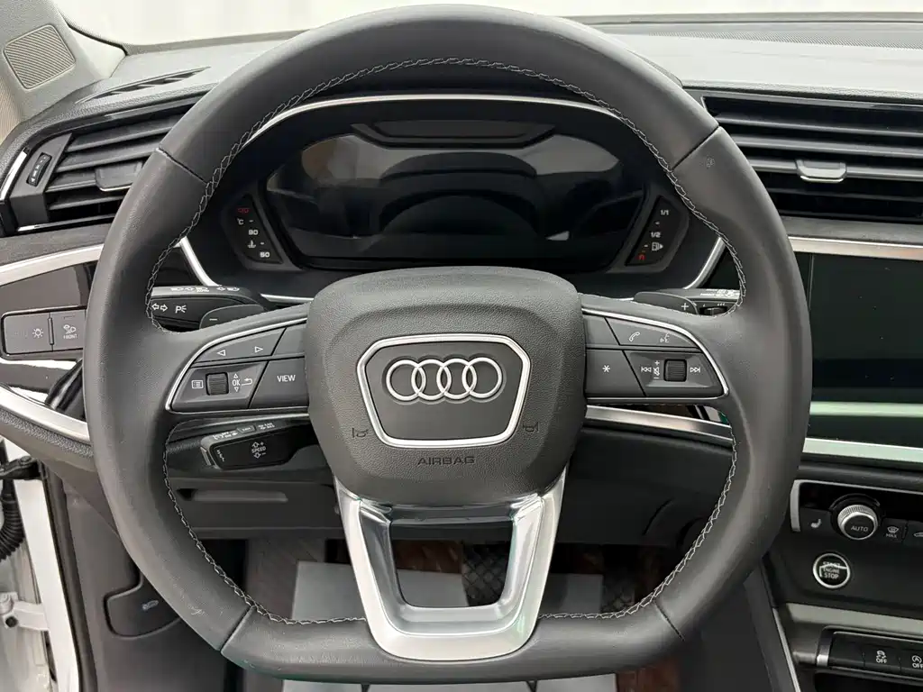 Audi Q3 2023 — фото 10