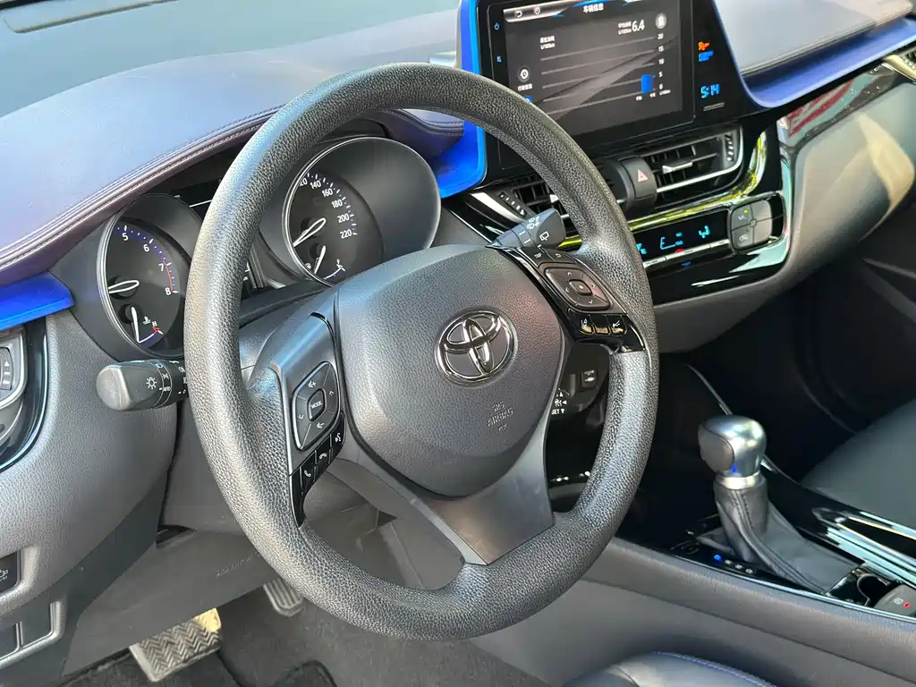 Toyota C-HR 2020 — фото 7
