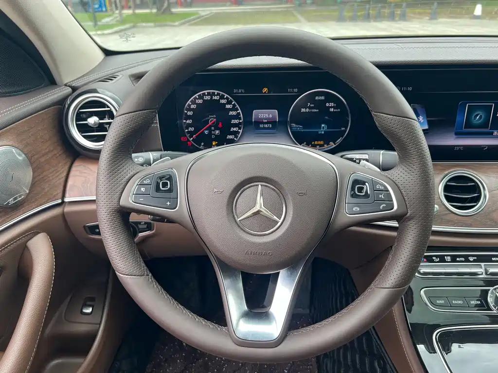 Mercedes-Benz E-Class 2017 — фото 18