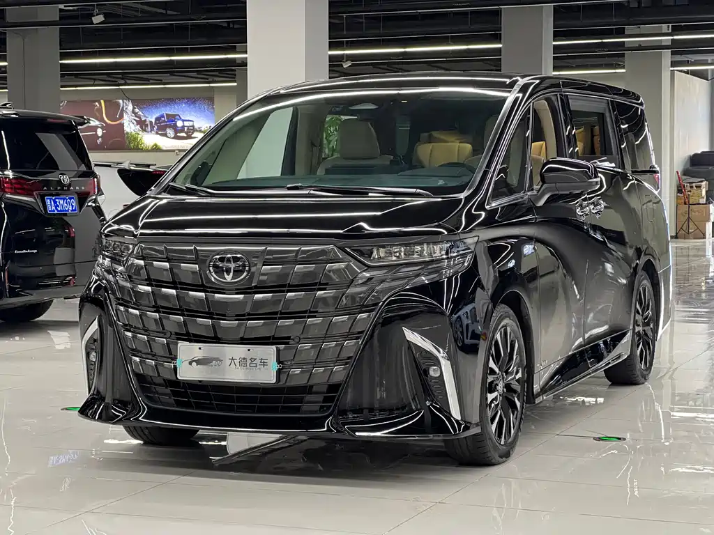 Toyota Alphard 2025 — фото 1