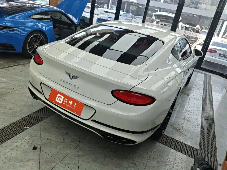 Bentley Continental 2021 — фото 6