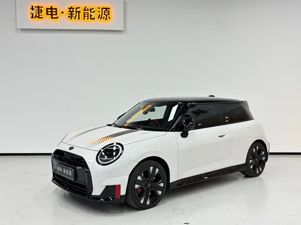 MINI JCW EV 2025 — фото 1