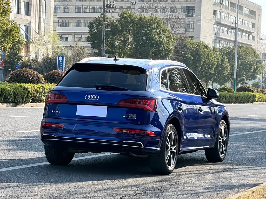 Audi Q5L 2018 — фото 3