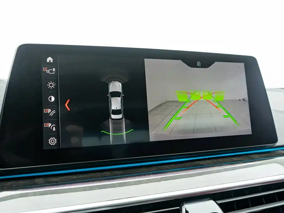 BMW 5 Series 2019 — фото 23