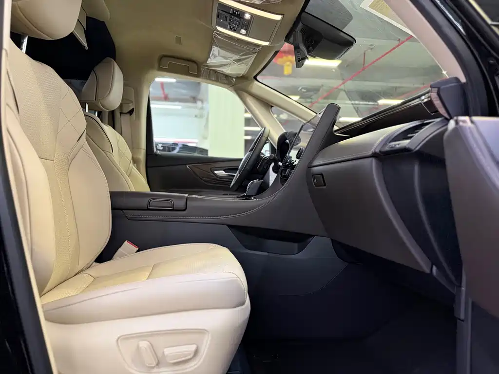 Toyota Alphard — фото 12