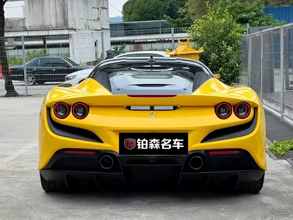 Ferrari F8 2022