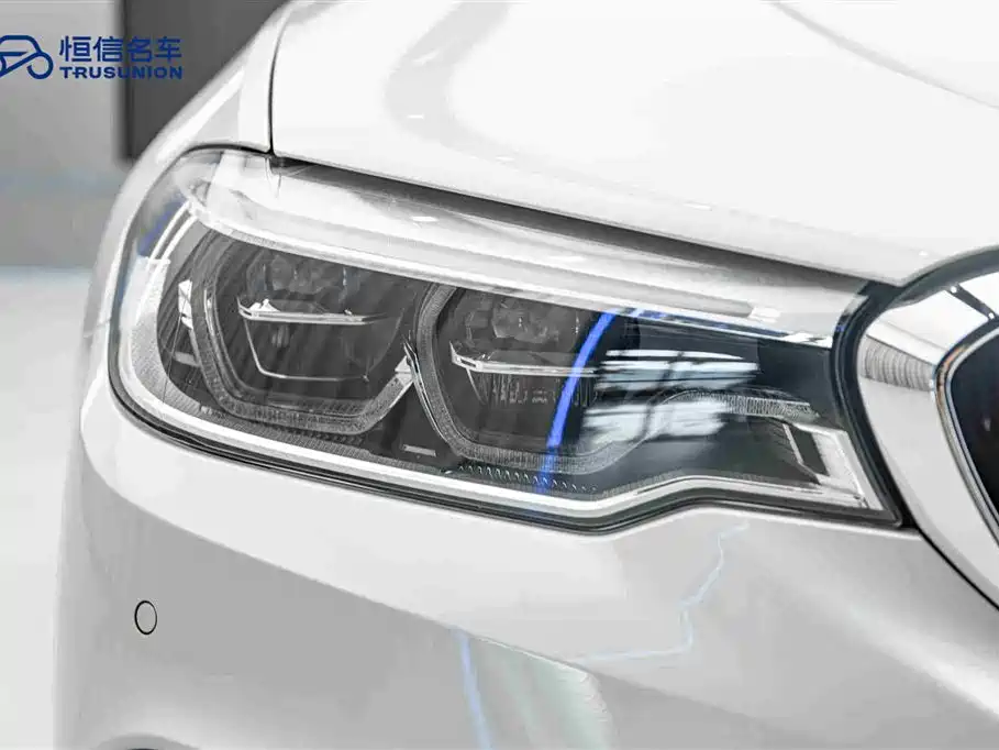 BMW 5 Series 2020 — фото 10