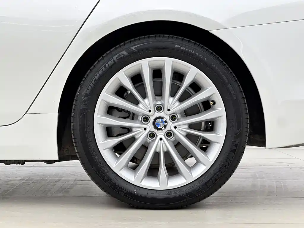 BMW 5 Series New Energy 2019 — фото 8