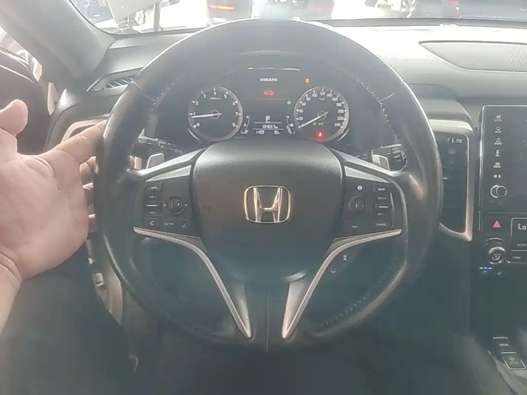 Honda UR-V 2017 — фото 11