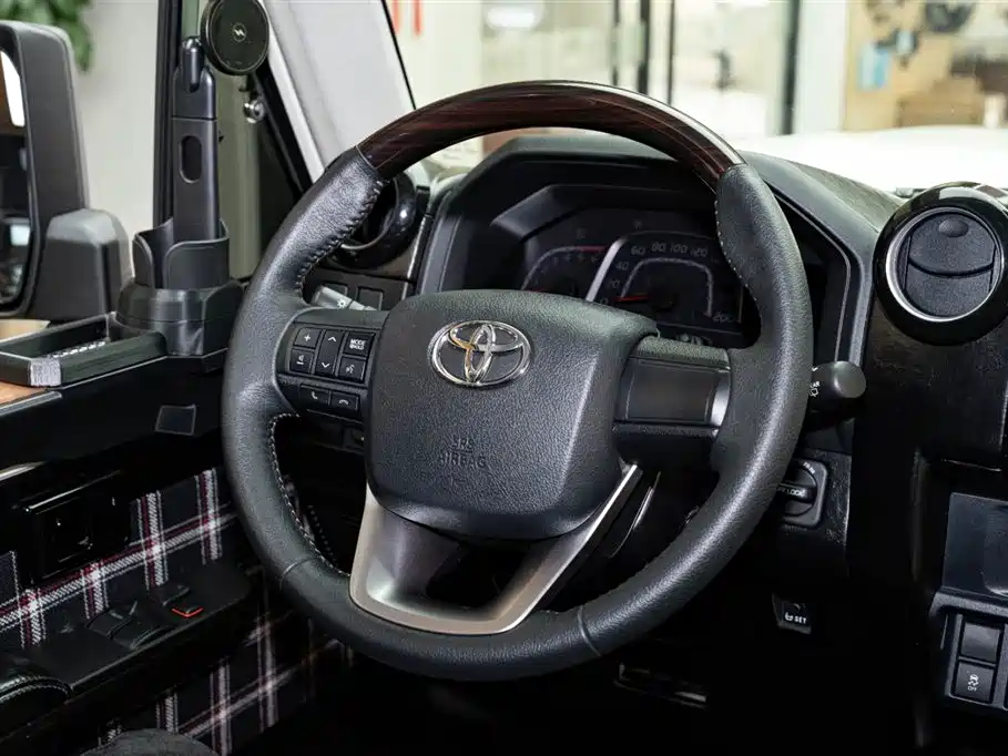Toyota Land Cruiser 2024 — фото 15