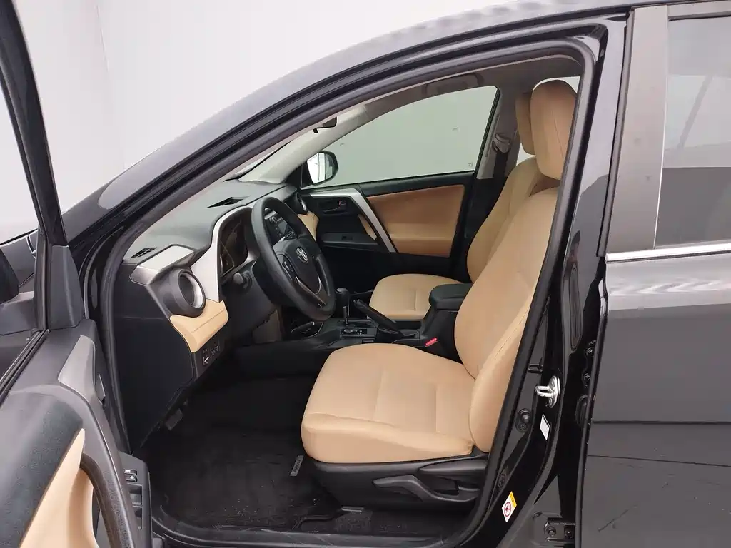 Toyota RAV4 2017 — фото 13