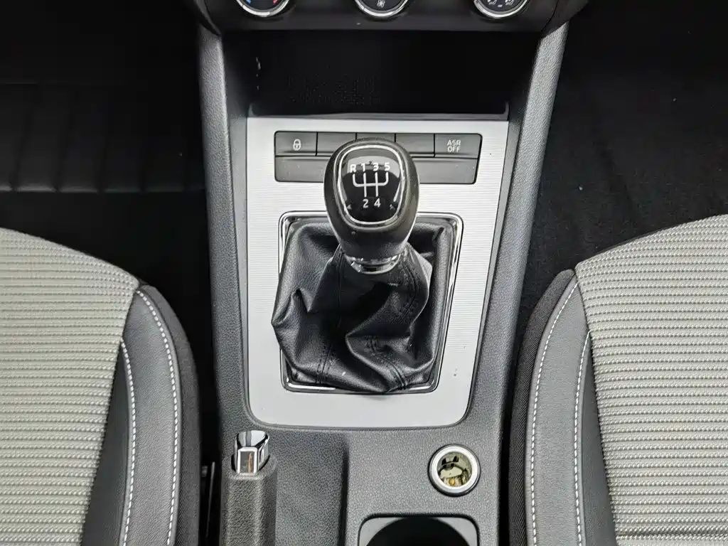 Skoda Octavia 2017 — фото 13