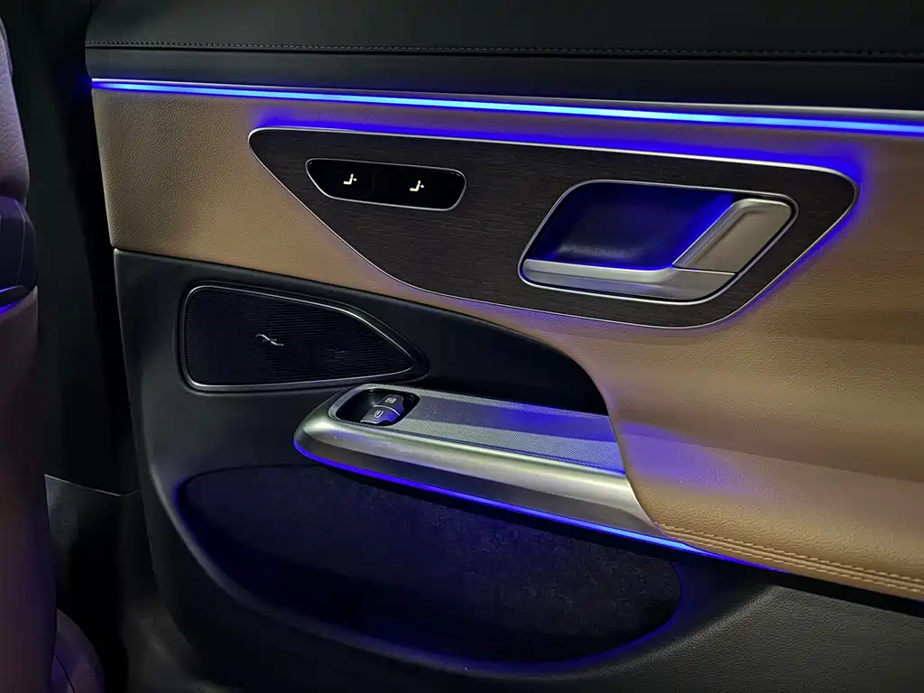 Mercedes-Benz E-Class 2025 — фото 18