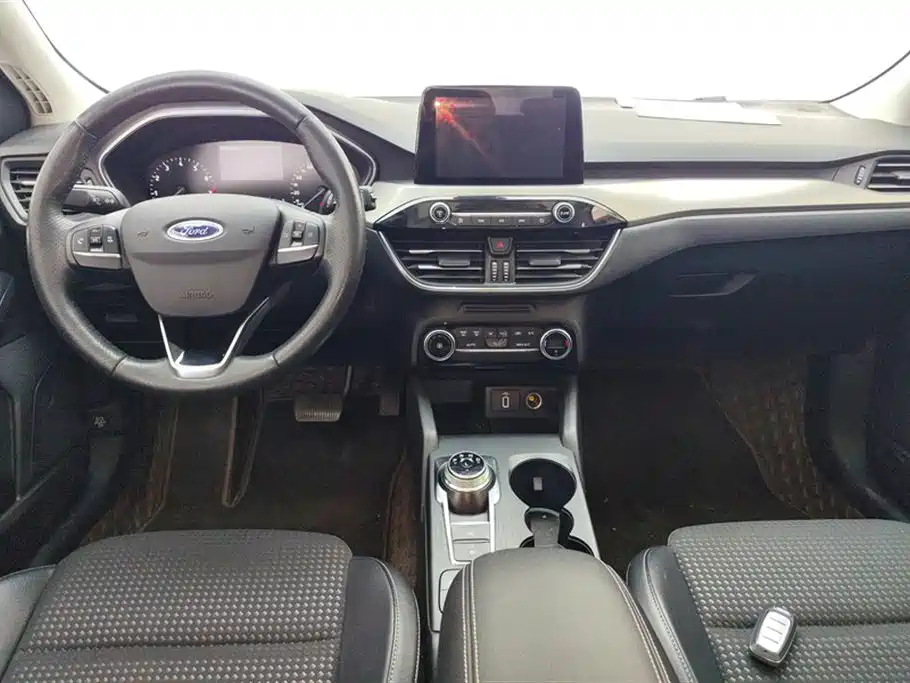 Ford Focus 2020 — фото 12