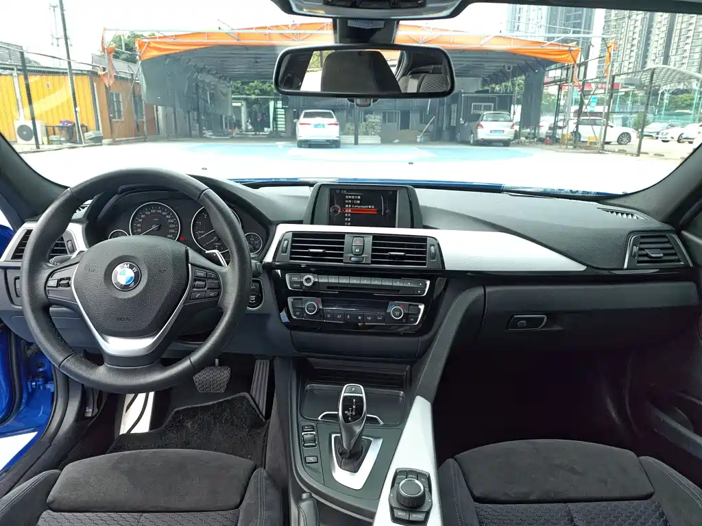 BMW 3 Series 2017 — фото 11