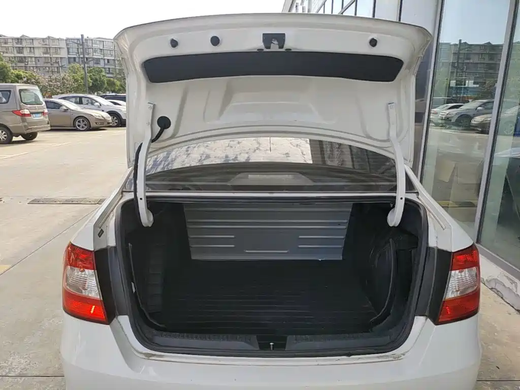 Skoda Rapid 2015 — фото 19