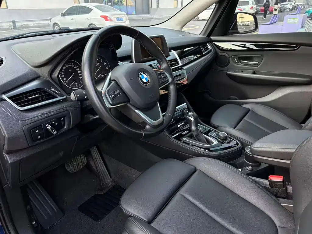 BMW 2 Series Active Tourer 2017 — фото 10