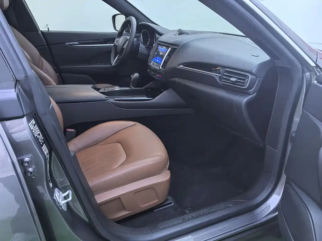 Maserati Levante 2018 — фото 16