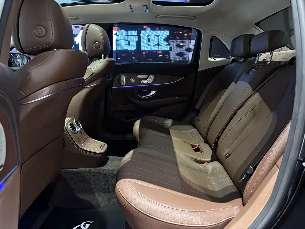 Mercedes-Benz E-Class 2022 — фото 12