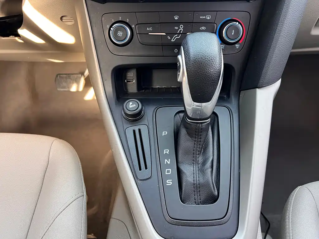 Ford Focus 2016 — фото 17