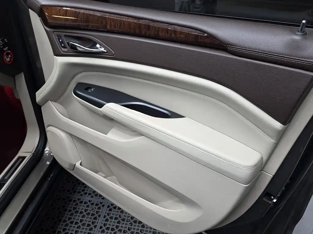 Cadillac SRX 2014 — фото 9