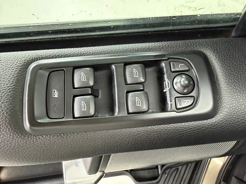Land Rover Discovery 2013 — фото 16