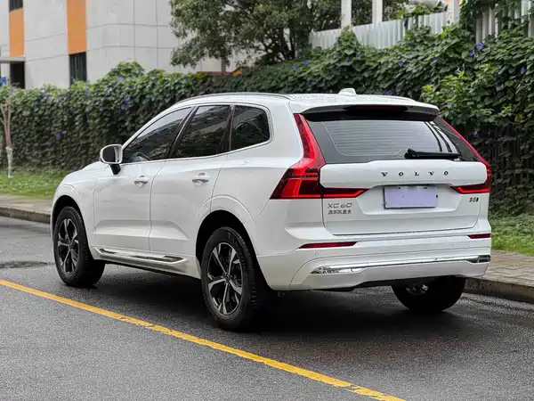Volvo XC60 2025