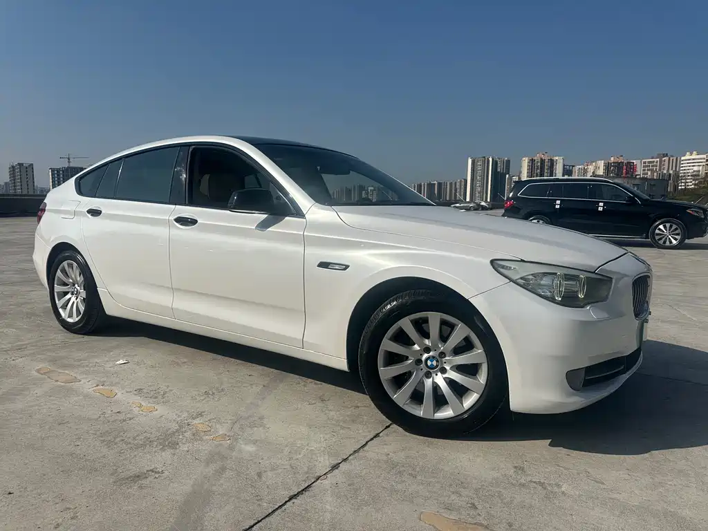 BMW 5 Series GT 2011 — фото 3