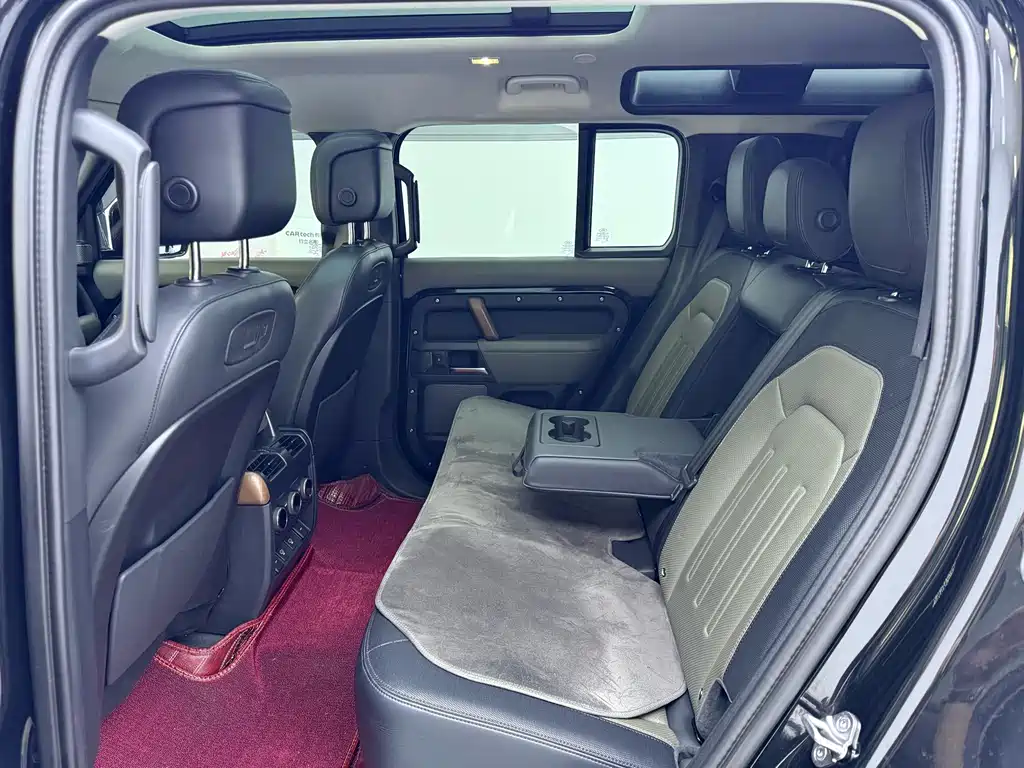 Land Rover Defender 2021 — фото 19