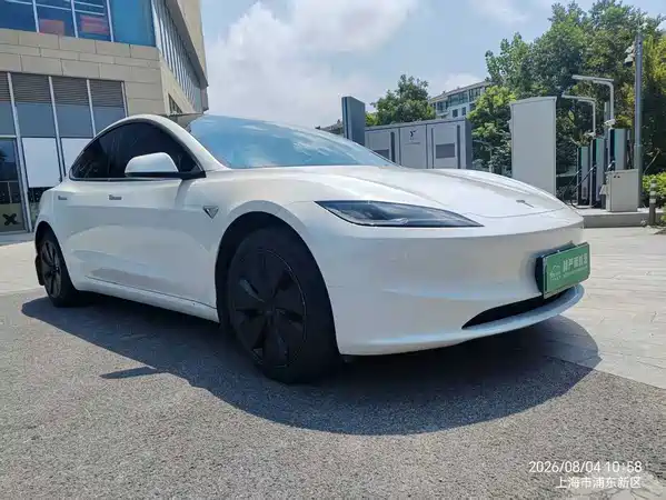 Tesla Model 3 2024
