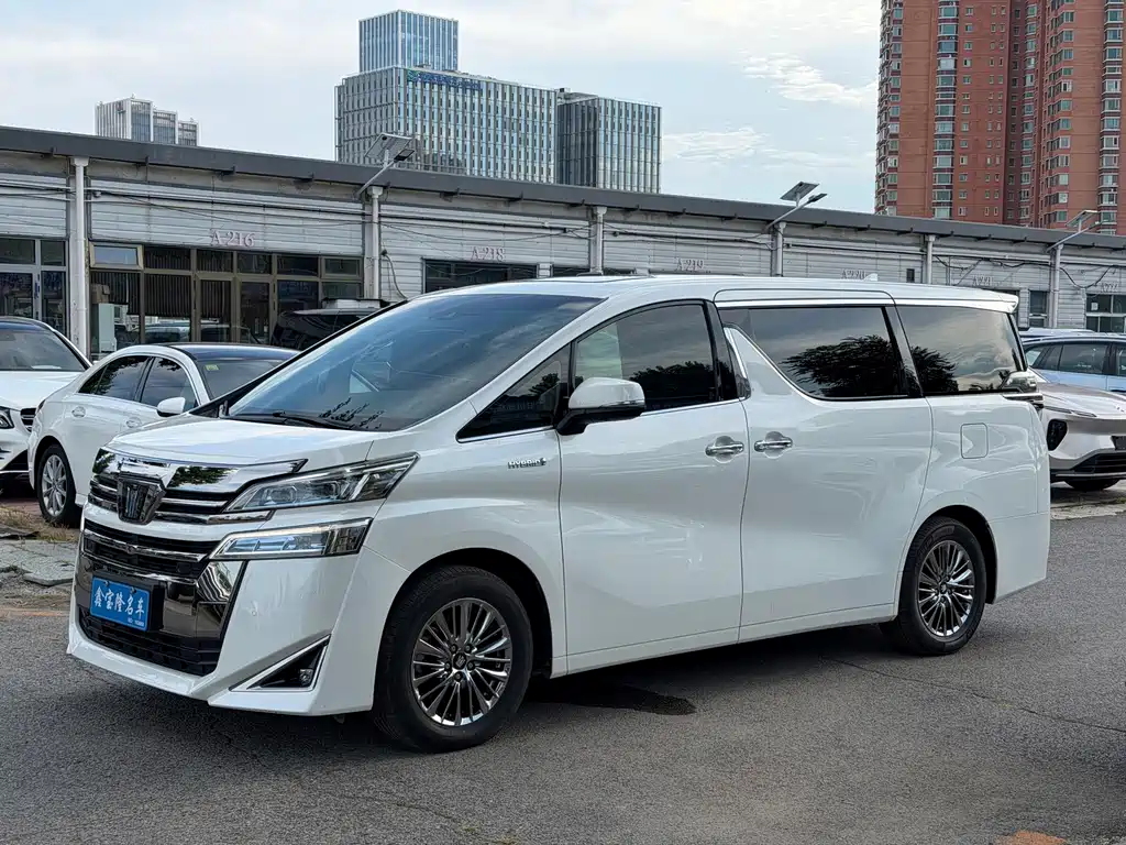 Toyota Vellfire 2022 — фото 1