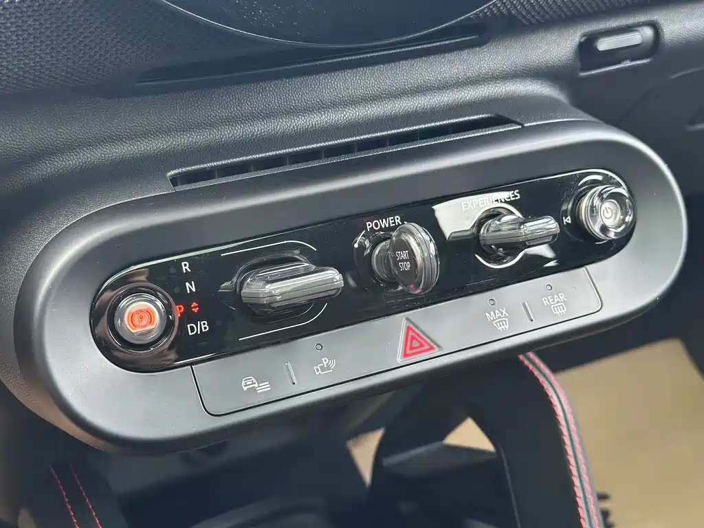 MINI JCW Aceman EV — фото 12