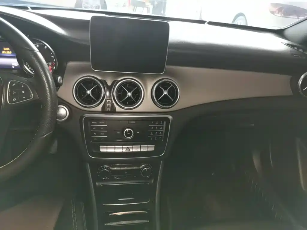 Mercedes-Benz CLA 2018 — фото 13