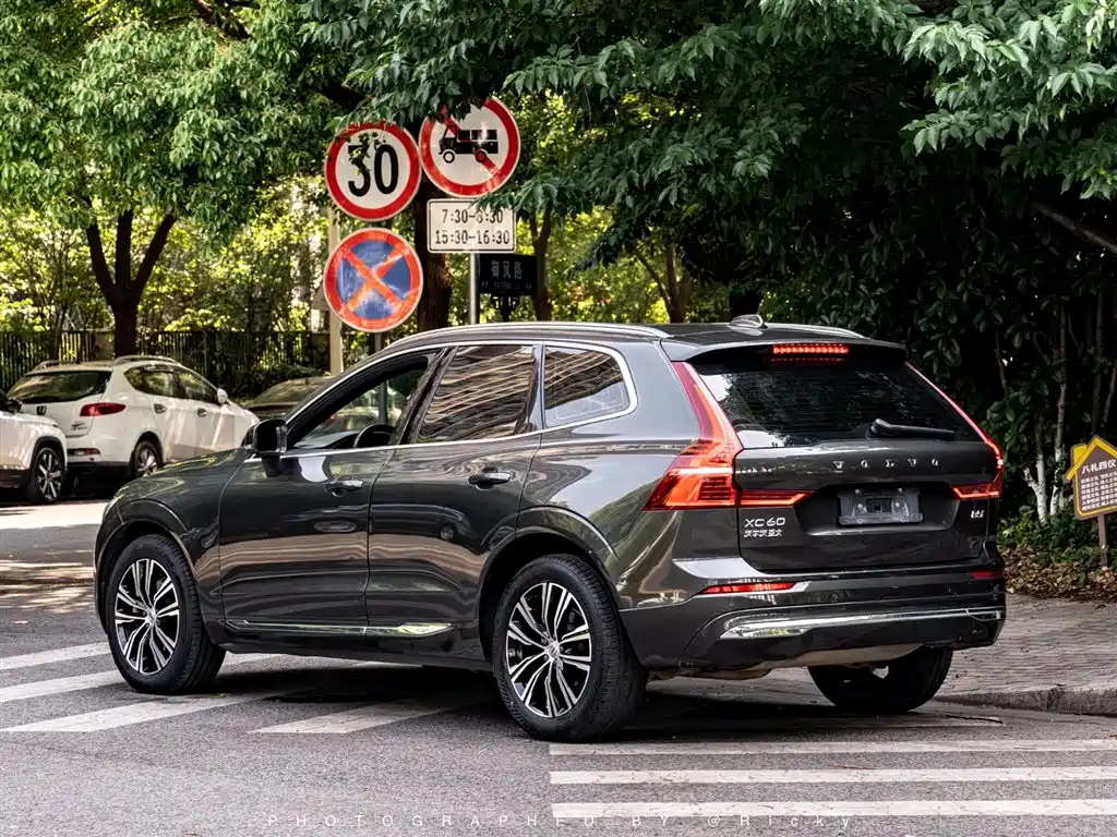 Volvo XC60 2022 — фото 9